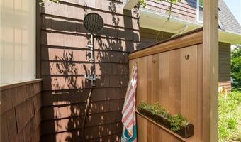 84 Rodman St, Narragansett, RI 02882