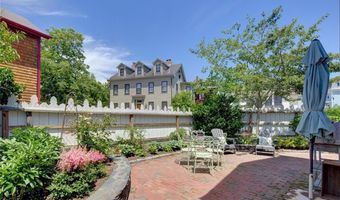 8 Sanford St, Newport, RI 02840