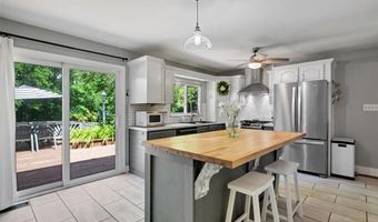 806 Hollyridge Dr, Ballwin, MO 63011
