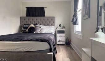 14 Cross St, Andover, NJ 07801