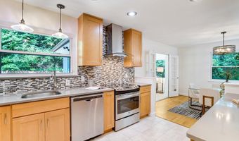 2420 N TAYLOR St, Arlington, VA 22207