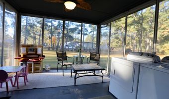 948 Pinebluff Lake Rd, Aberdeen, NC 28315