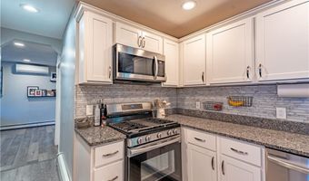 3 Hilltop St, Johnston, RI 02919