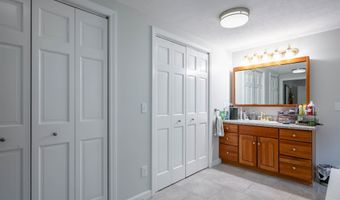 21 Tamarack Ln, Amherst, NH 03031