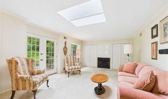102 Pine Glen Dr, East Greenwich, RI 02818
