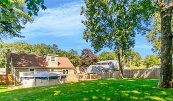 72 Windsor Park Dr, Coventry, RI 02816