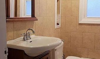 77 Lynton Rd, Albertson, NY 11507