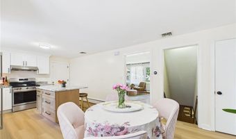 65 Bayberry Ln, East Greenwich, RI 02818