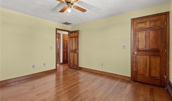4 Karen Ln, Bristol, RI 02809