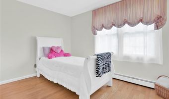 63 Derbyshire Dr, Cranston, RI 02921