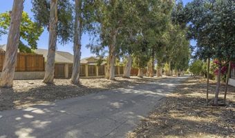 2142 Klamath Dr, Camarillo, CA 93010