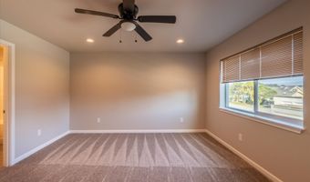 318 11TH St, Bandon, OR 97411
