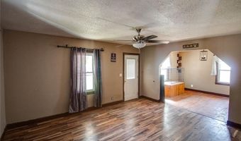 2020 Country Club Dr, Alton, IL 62002