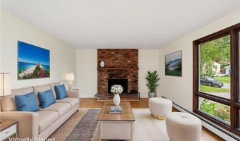 35 Bow Run, Narragansett, RI 02874