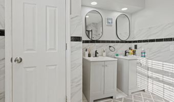 25 Livingston Ave, Avenel, NJ 07001