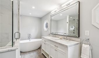 101 County Rd, Barrington, RI 02806