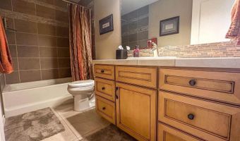 1408 Riverwood Dr, Bismarck, ND 58504
