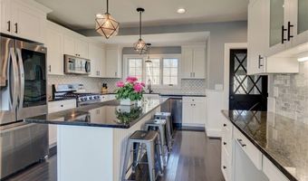 499 Seven Mile Rd, Cranston, RI 02831