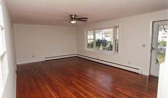 7 Smithfield Dr, Middletown, RI 02842