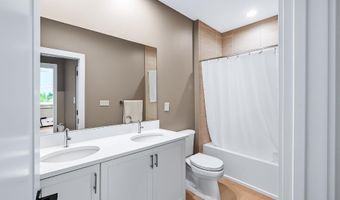 31 Valiant Ct, Middletown, NJ 07748
