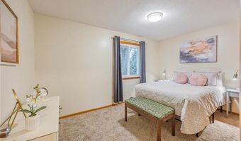 838 Jonathan Dr, Apple Valley, MN 55124