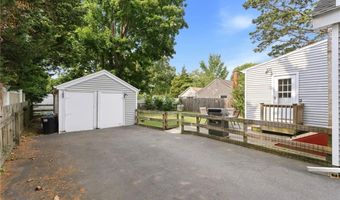 34 Platt St, Bristol, RI 02809