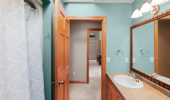 1900 E ORCHARD BLOSSOM Dr, Appleton, WI 54915