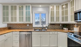 113 Arneytown Hornerstown Rd, Allentown, NJ 08501