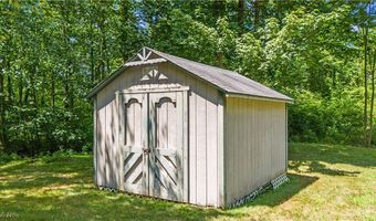 292 Summerhill Dr, Aurora, OH 44202