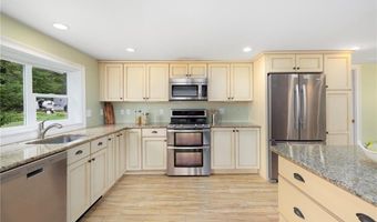 25 Willow Dr, Hopkinton, RI 02832