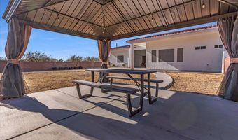 135 W Hawk Way, Amado, AZ 85645