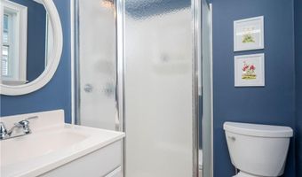 198 Gibbs Ave, Newport, RI 02840