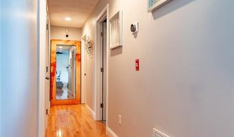 10 Flanders St, Johnston, RI 02919