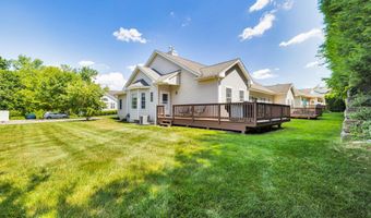 136 Pond View Cir 136, Beacon Falls, CT 06403