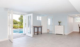 1040 Buttonwoods Ave, Warwick, RI 02886
