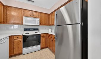 1315 Holgate Dr B, Ballwin, MO 63021