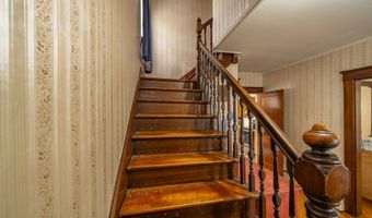 744 Hammond St, Bangor, ME 04401