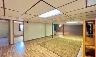 209 10th Ave NW, Bowman, ND 58623