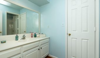 8809 SAUNDERS Ln, Bethesda, MD 20817