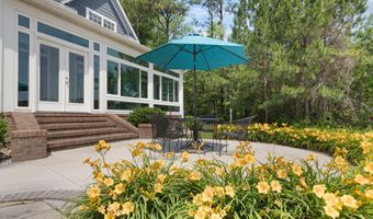 555 Dawson Creek Dr, Arapahoe, NC 28510