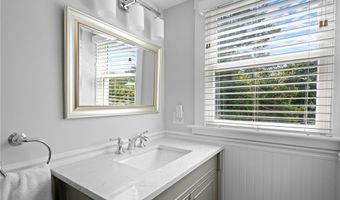5 Pell St, Newport, RI 02840