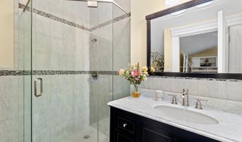 32 BENMORE Ter, Bayonne, NJ 07002