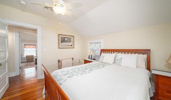 40 Vine St, East Greenwich, RI 02818