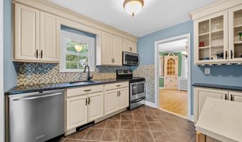 68 Prospect St, Amityville, NY 11701