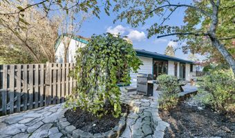 1405 Surrey Ln, Algonquin, IL 60102