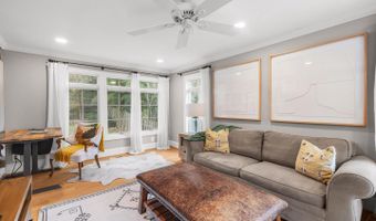 4004 ESTABROOK Dr, Annandale, VA 22003