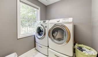 35 Woodsedge Ct, Berlin, CT 06037