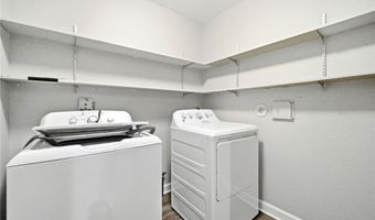 1097 Oak Tree Rd, Akron, OH 44320