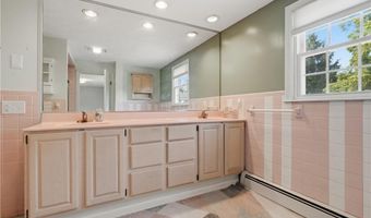 16 Old Simmonsville Rd, Johnston, RI 02919