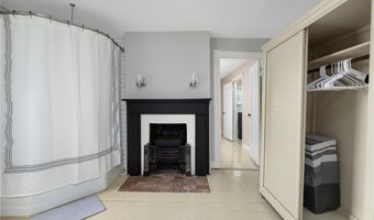 24 Barney St, Newport, RI 02840